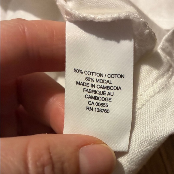 Elegant White V-Neck Short Sleeve Top - Picture 3 of 7